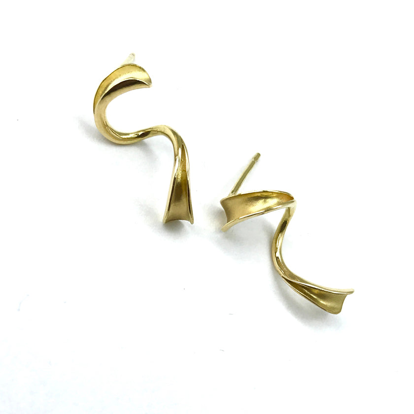 Twirl earrings, 18k gold, medium length, edgy, by Ayesha Mayadas