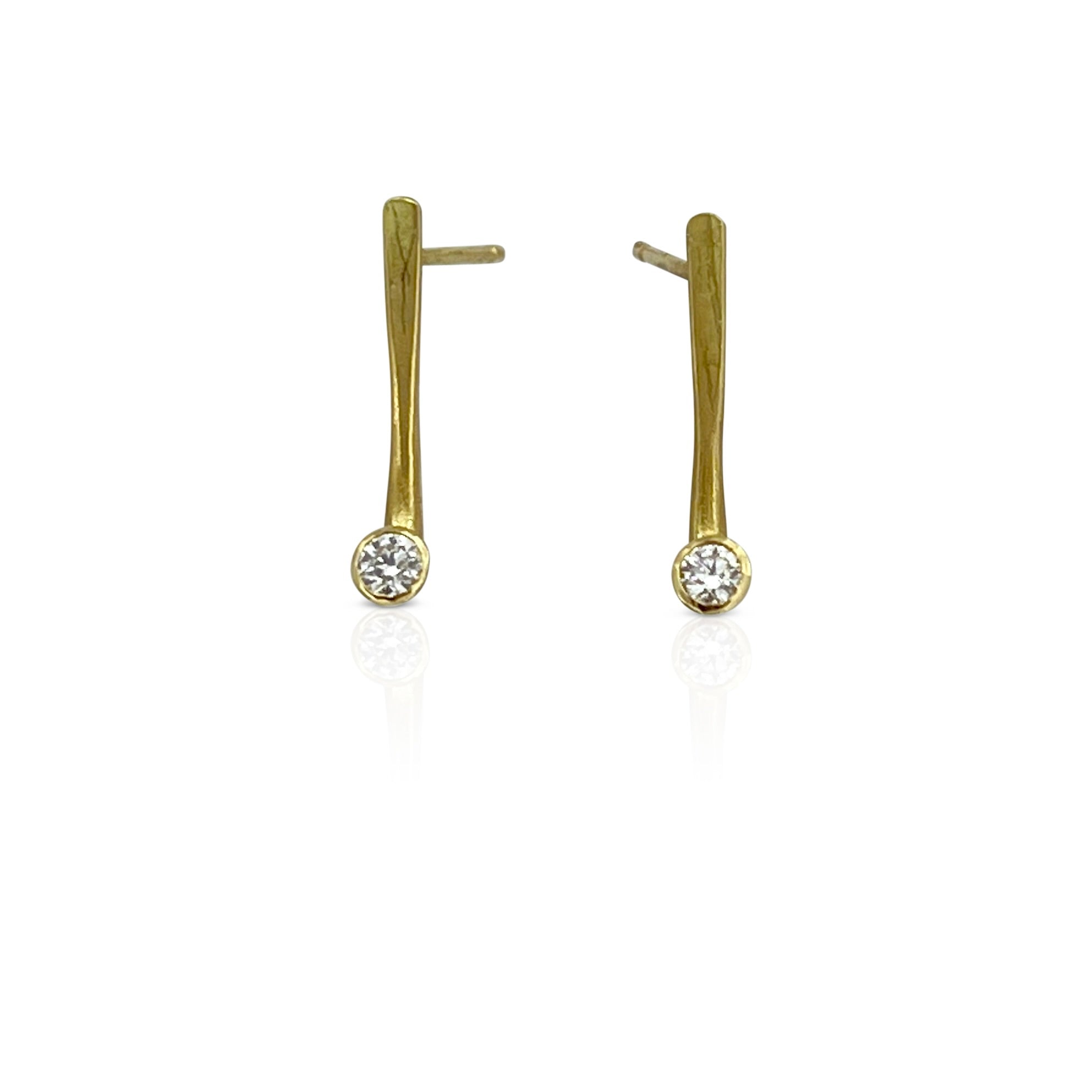 Earring with removable aquamarine charm in 18K gold with diamonds by Ayesha Mayadas