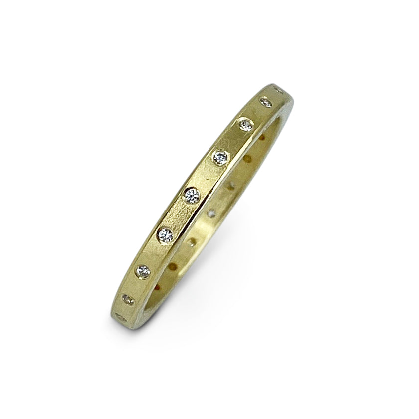 Twinkle Band with diamonds in 18K Gold
