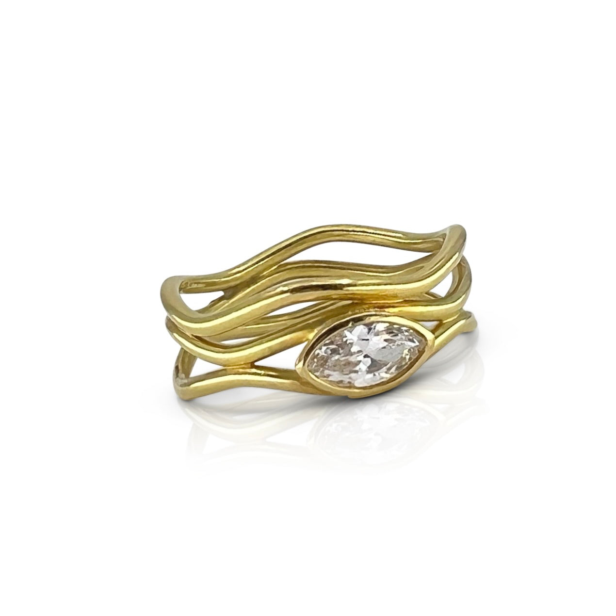 Serpentine ring with marquis diamond in 18K gold