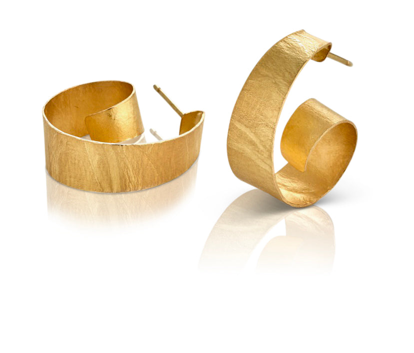 Wafer texture spiral hoops in 18K yellow gold