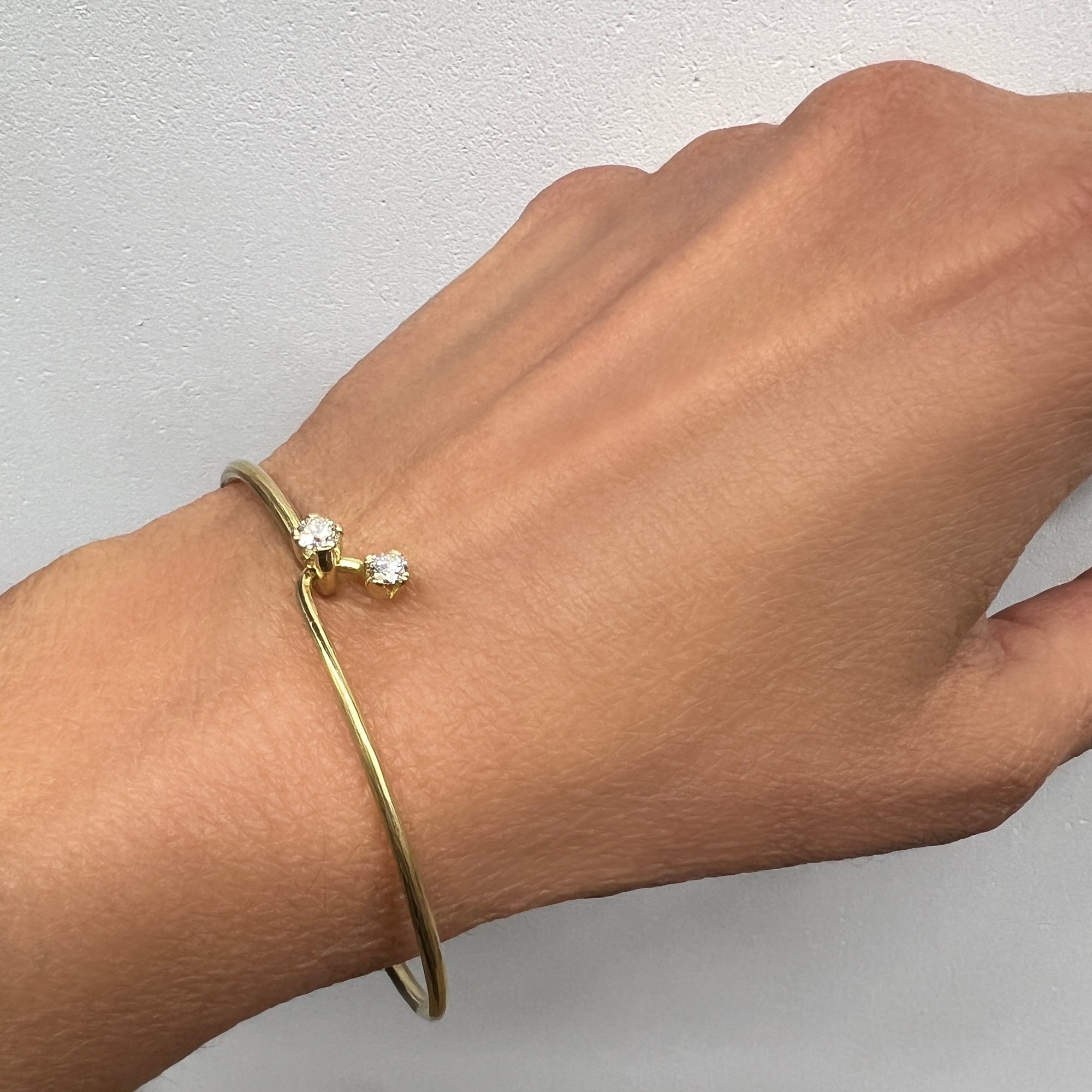 Lasso cuff in 18K gold with 2 diamonds (0.36 ct tw) ver 2