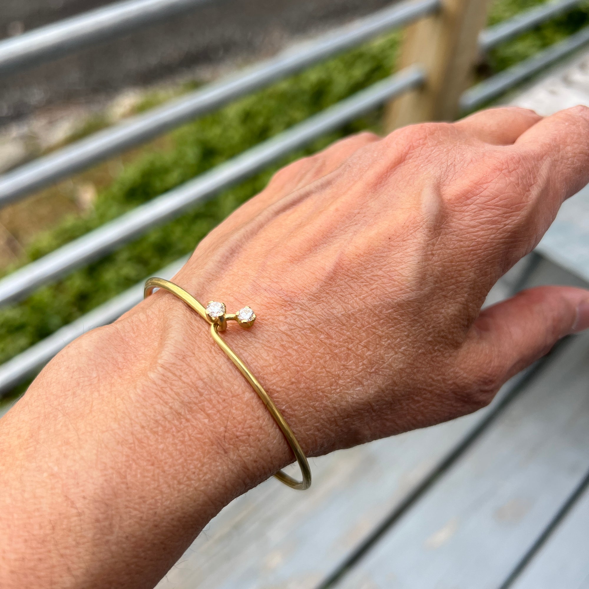 Lasso cuff in 18K gold with 2 diamonds (0.36 ct tw) ver 2