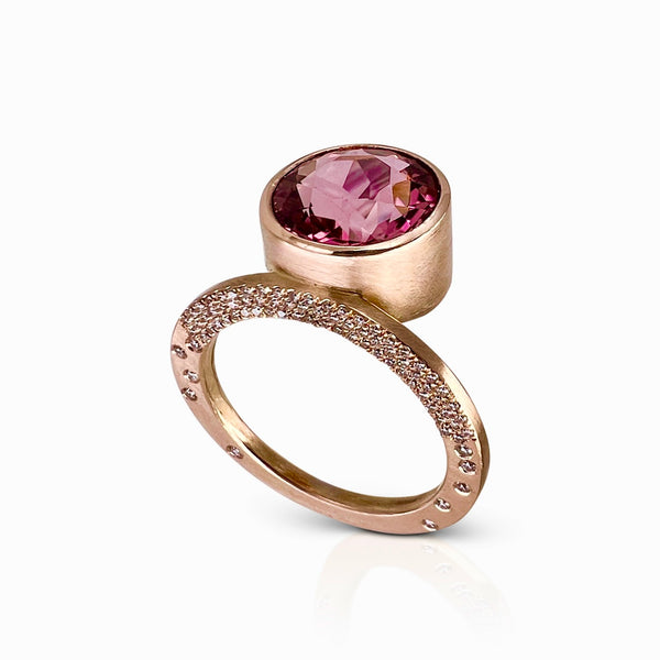 Asymmetric ring with pink tourmaline and diamonds in 18K pink gold