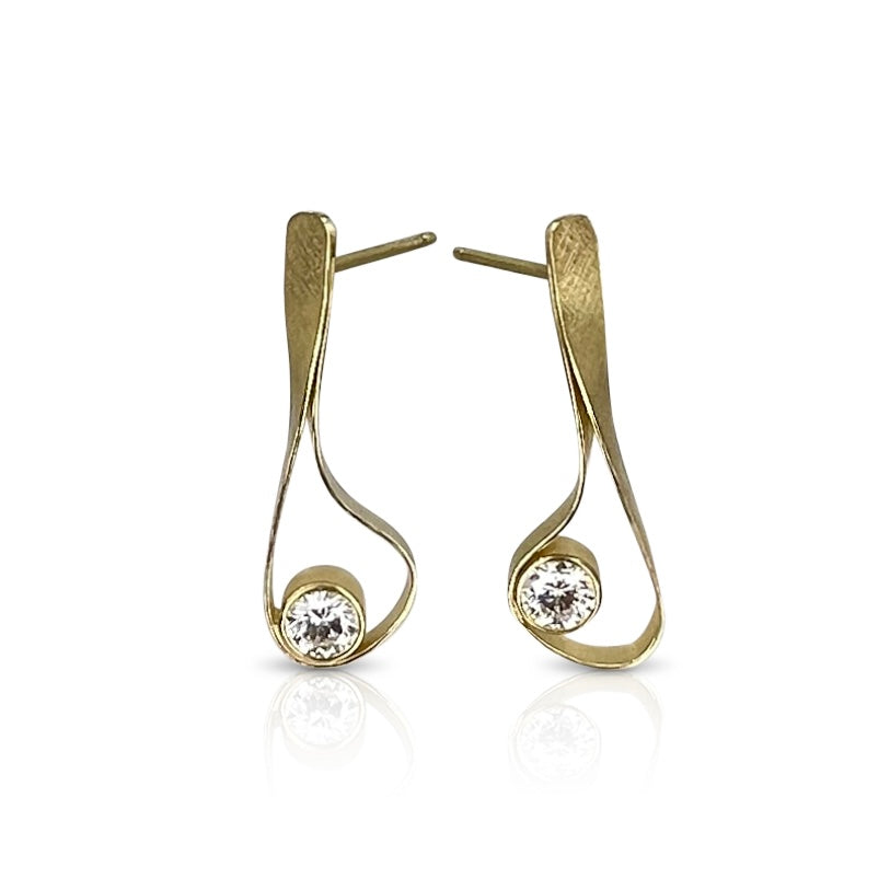 Ribbon earrings in 18K gold with lab diamonds