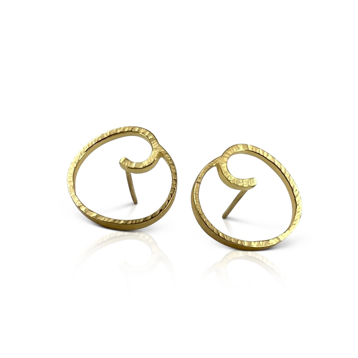 Simple spiral studs in 18K yellow gold