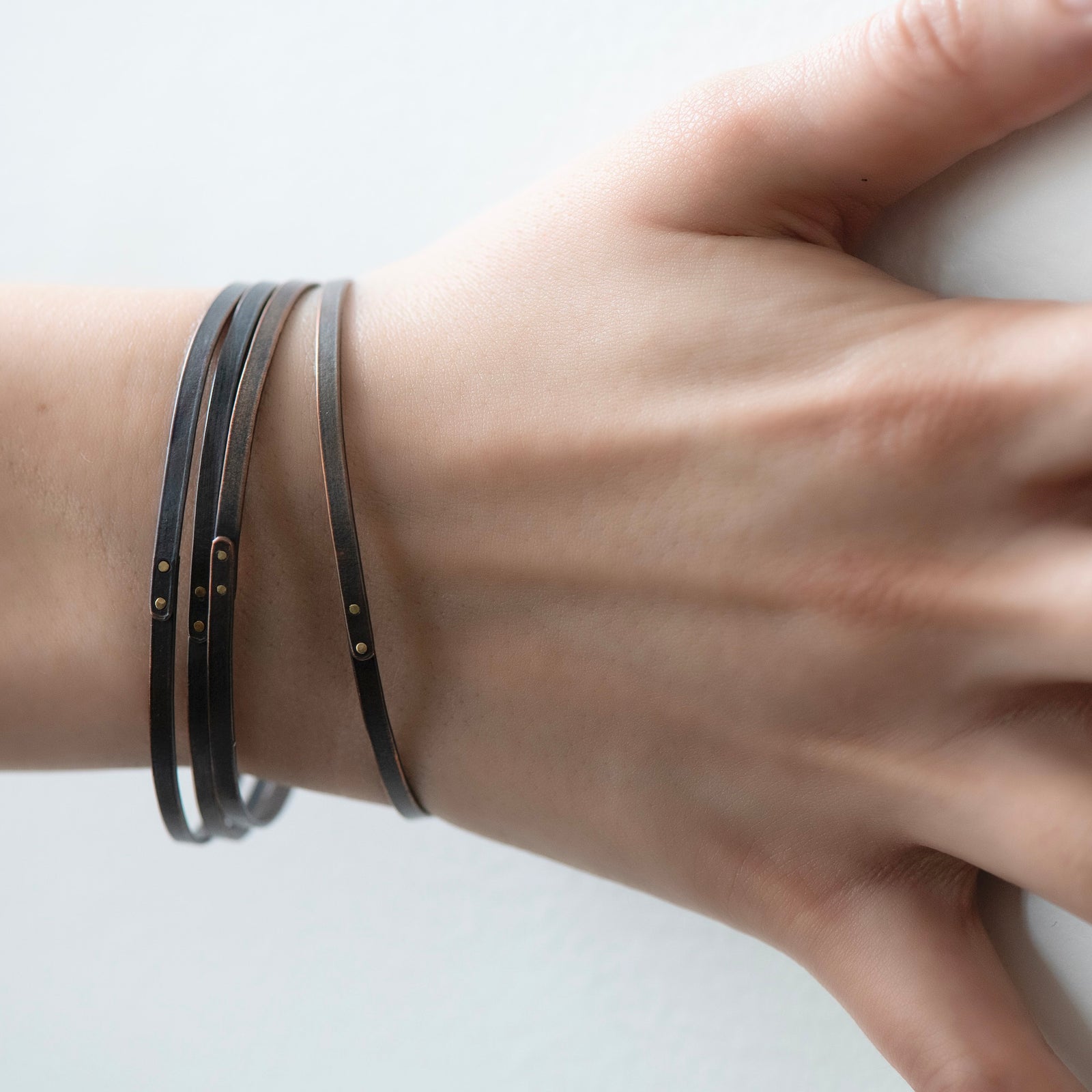 Fusion bangle in copper with 18K yellow gold rivets