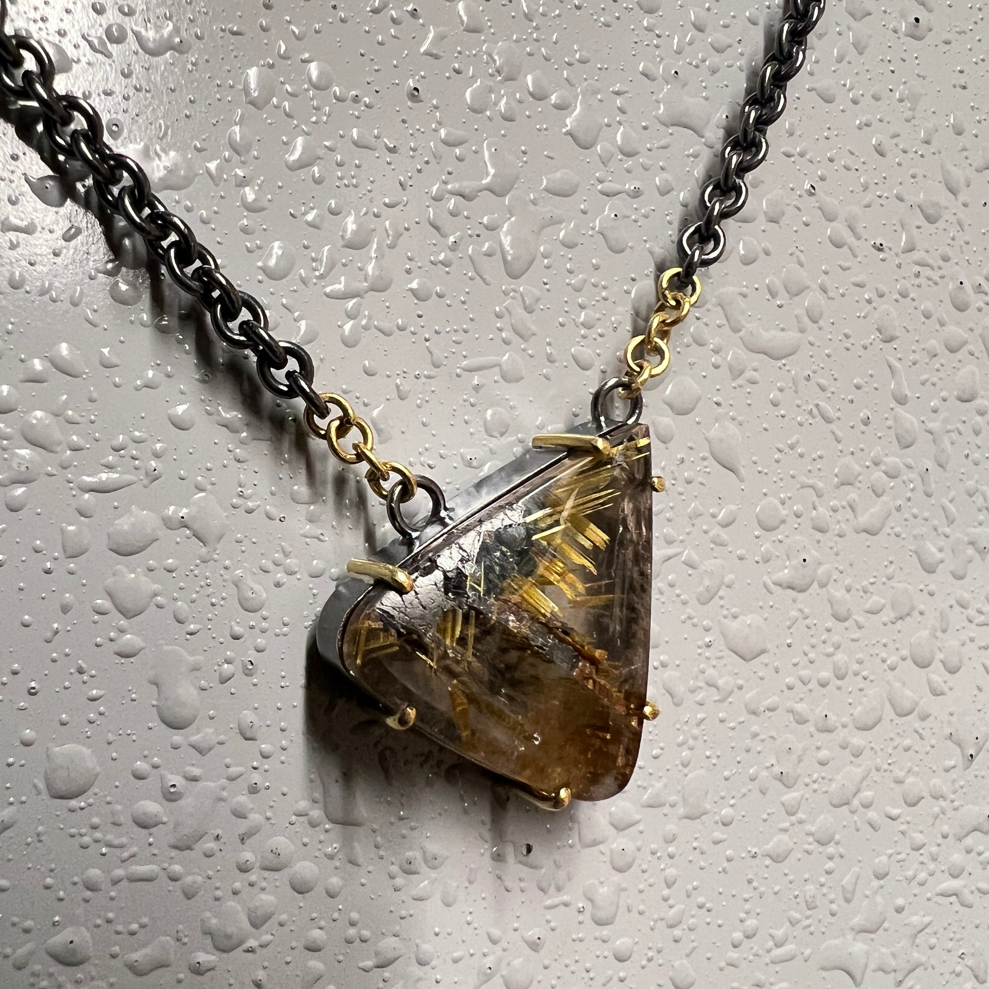 Necklace with striking rutilated quartz in silver and gold