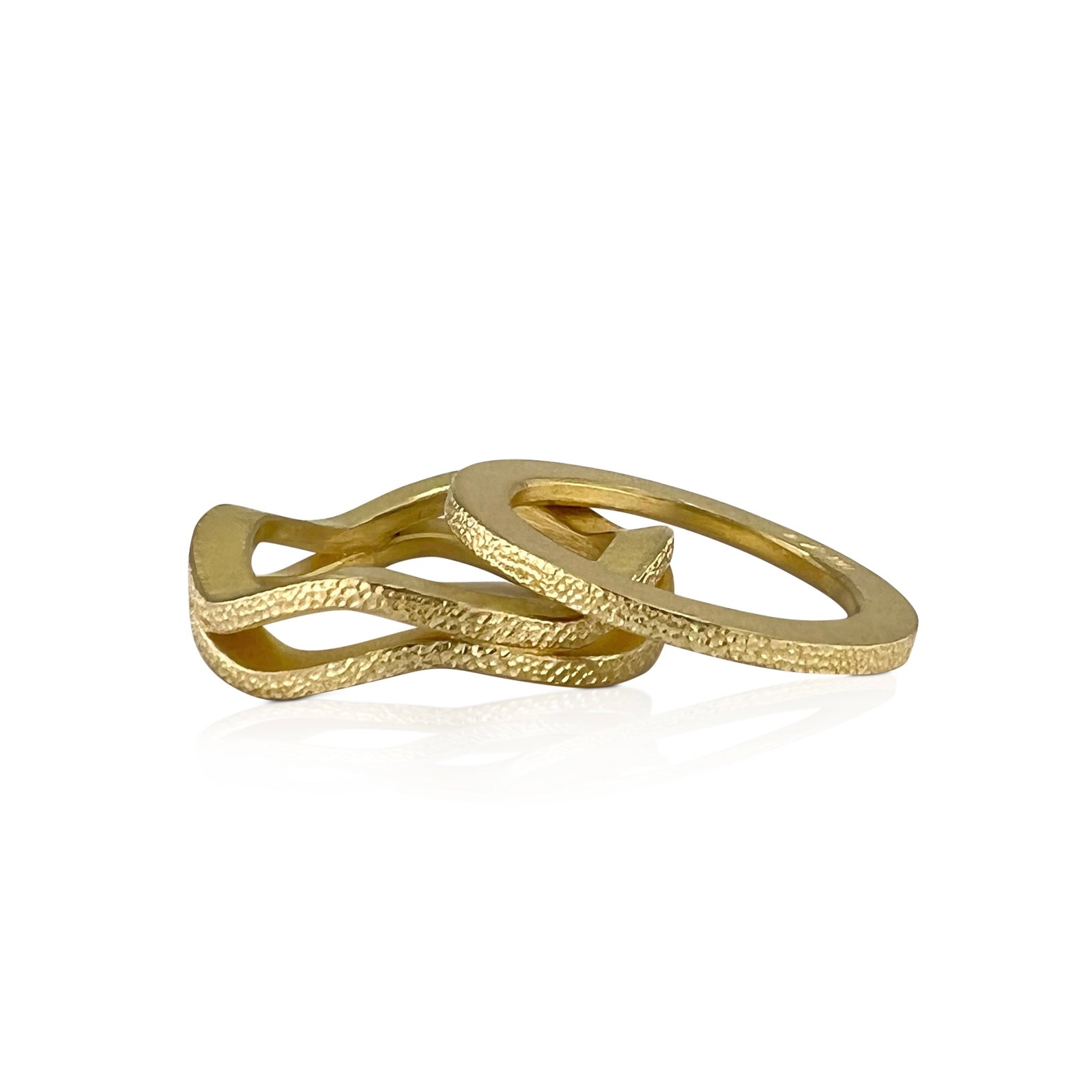 High profile stacking band in 18K yellow gold