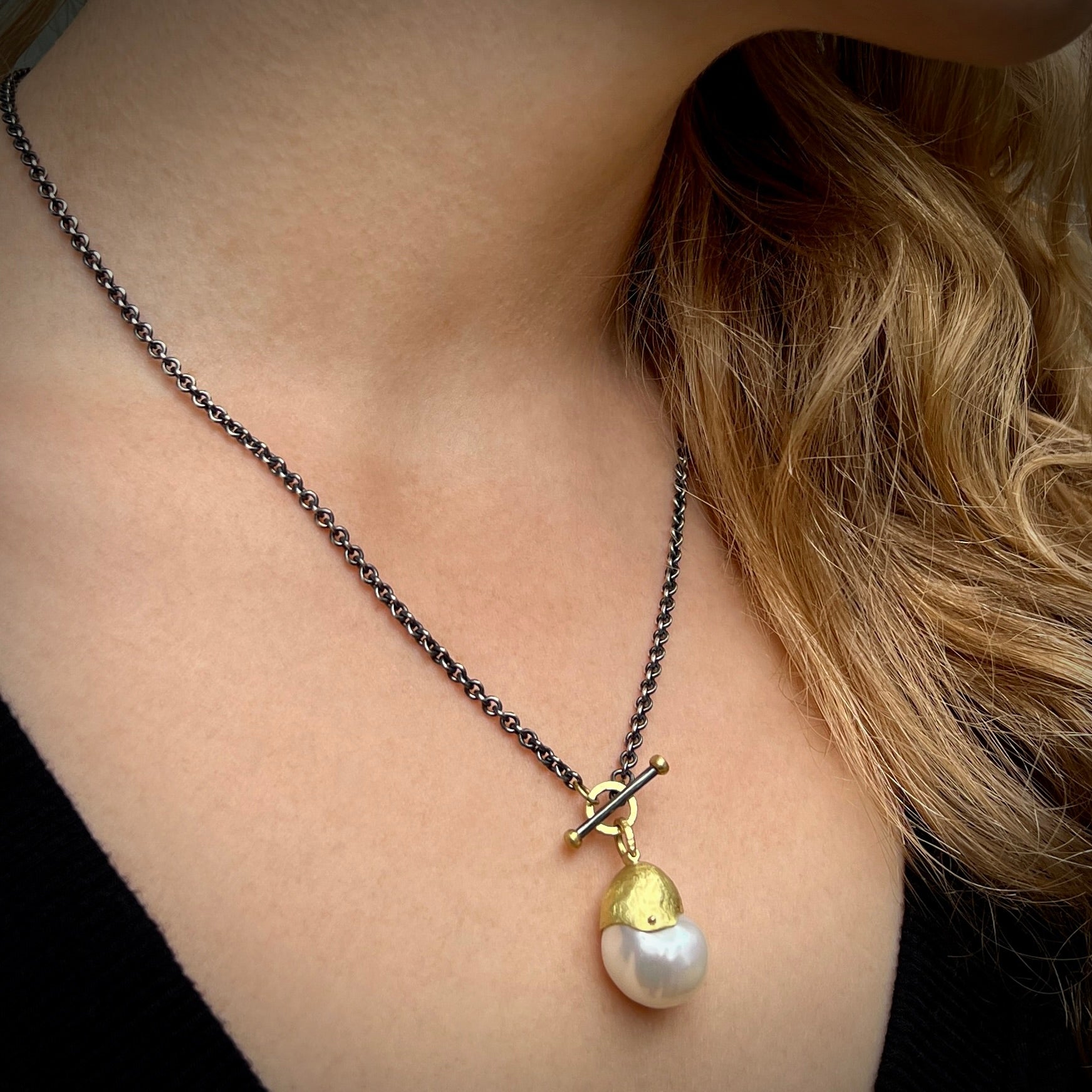 Baroque freshwater pearl pendant with 18K yellow cap and toggle clasp
