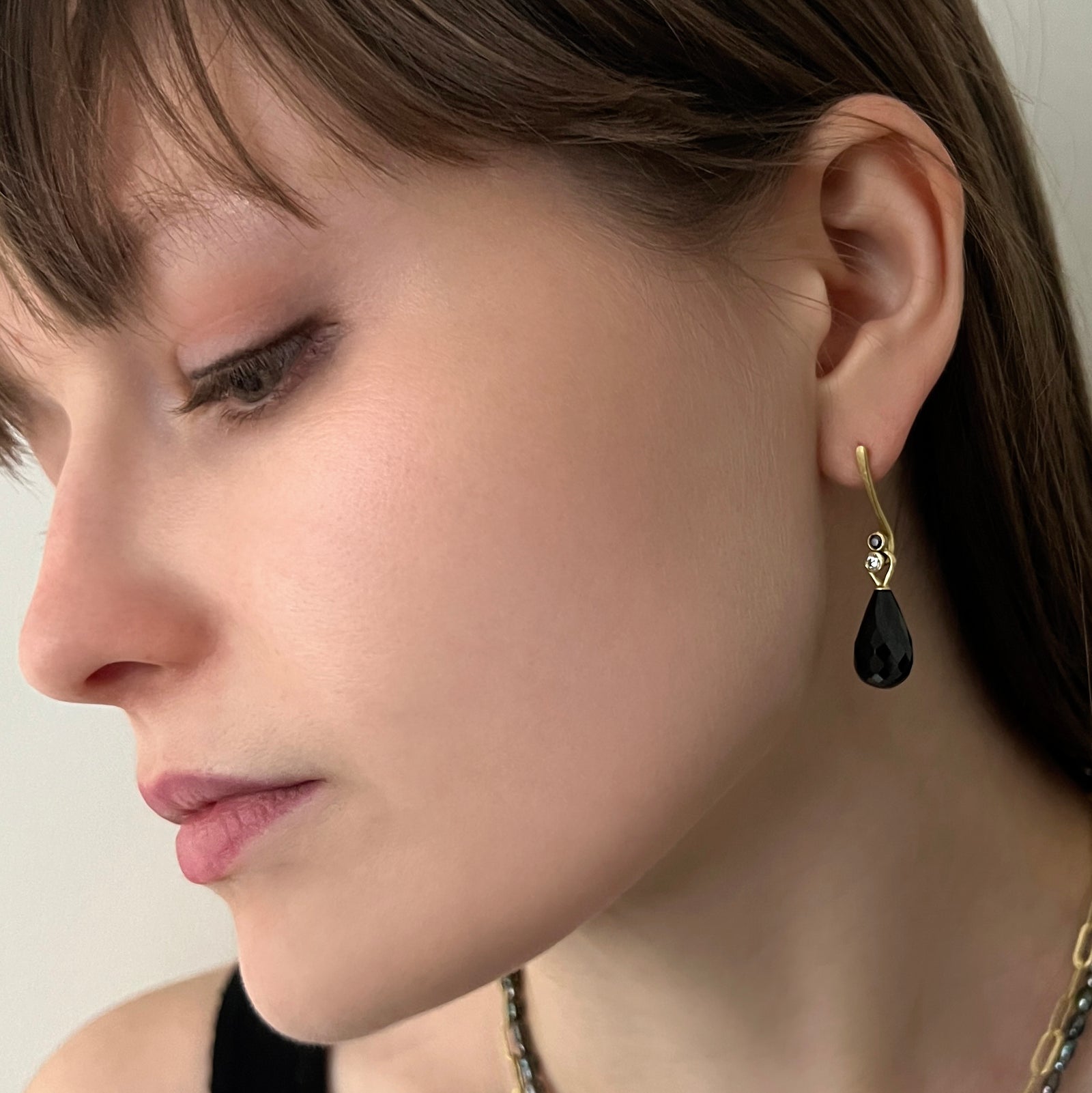 Driftwood Earrings in 18K yellow gold with black spinel drops
