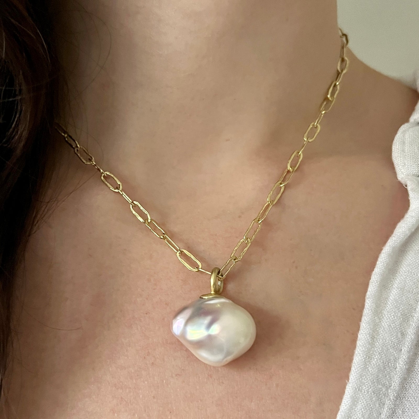 Baroque pearl pendant with 18K yellow gold bail