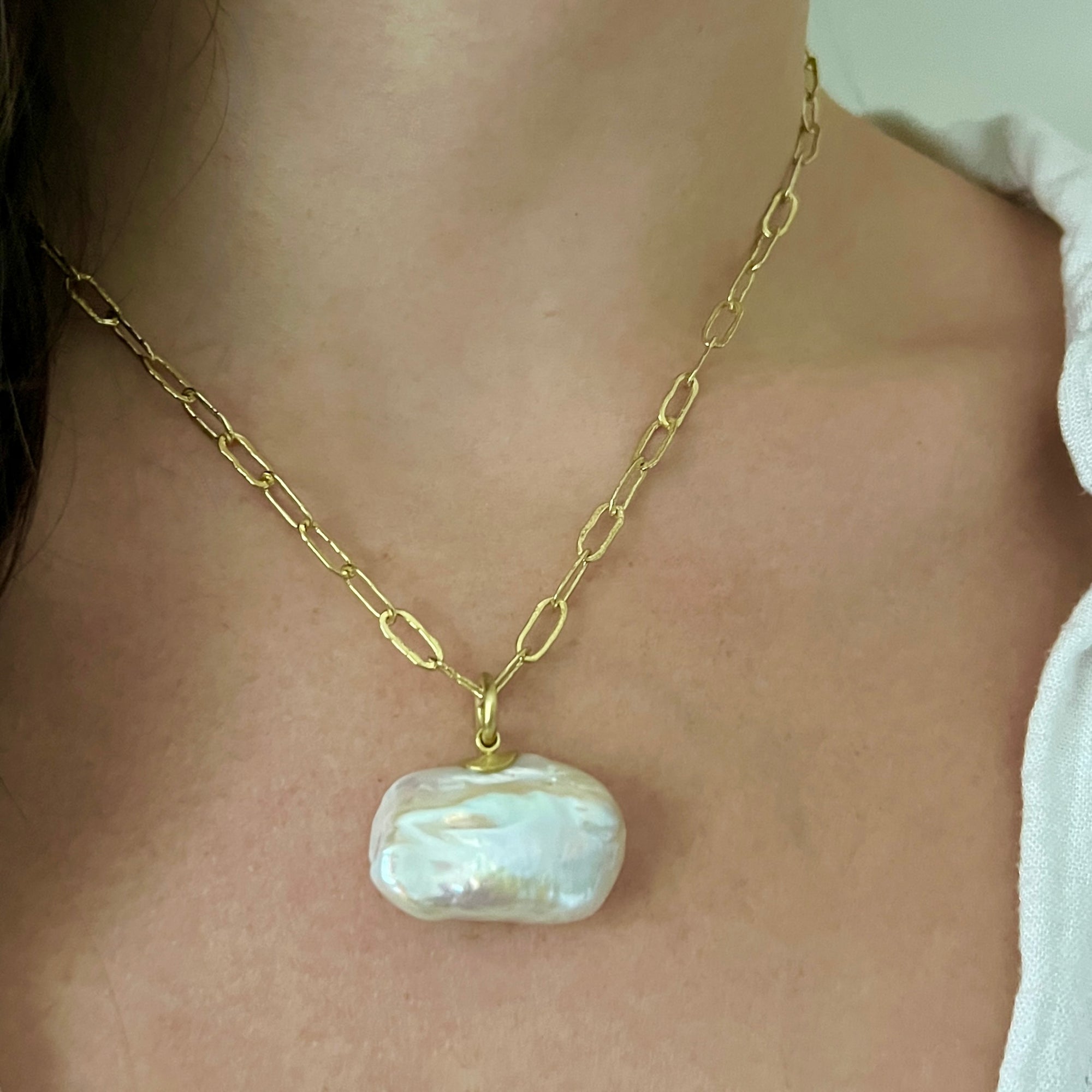 Baroque pearl pendant with 18K yellow gold bail