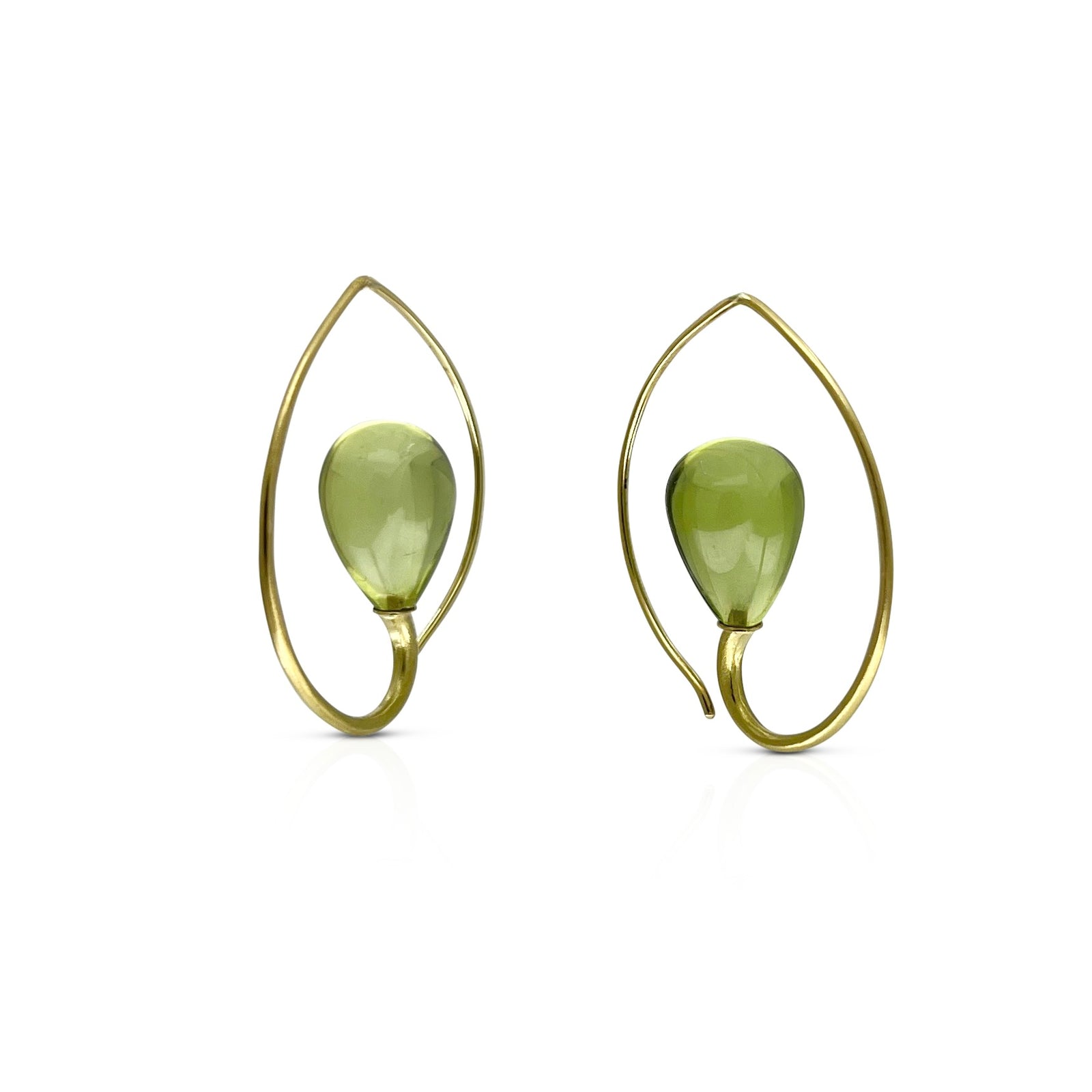 Inverted Drop Earrings in 18K Gold with Green Amber (2)