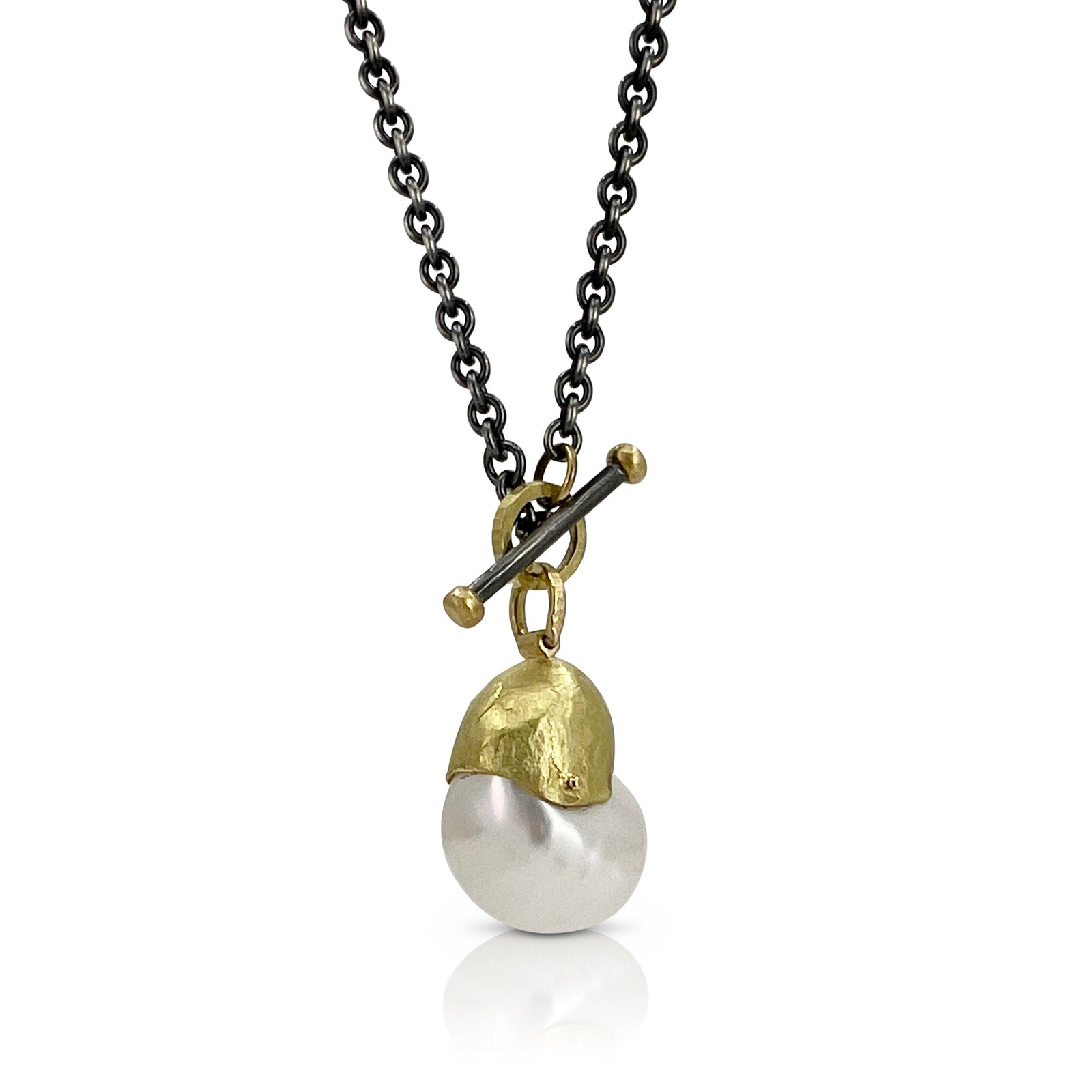 Baroque freshwater pearl pendant with 18K yellow cap and toggle clasp