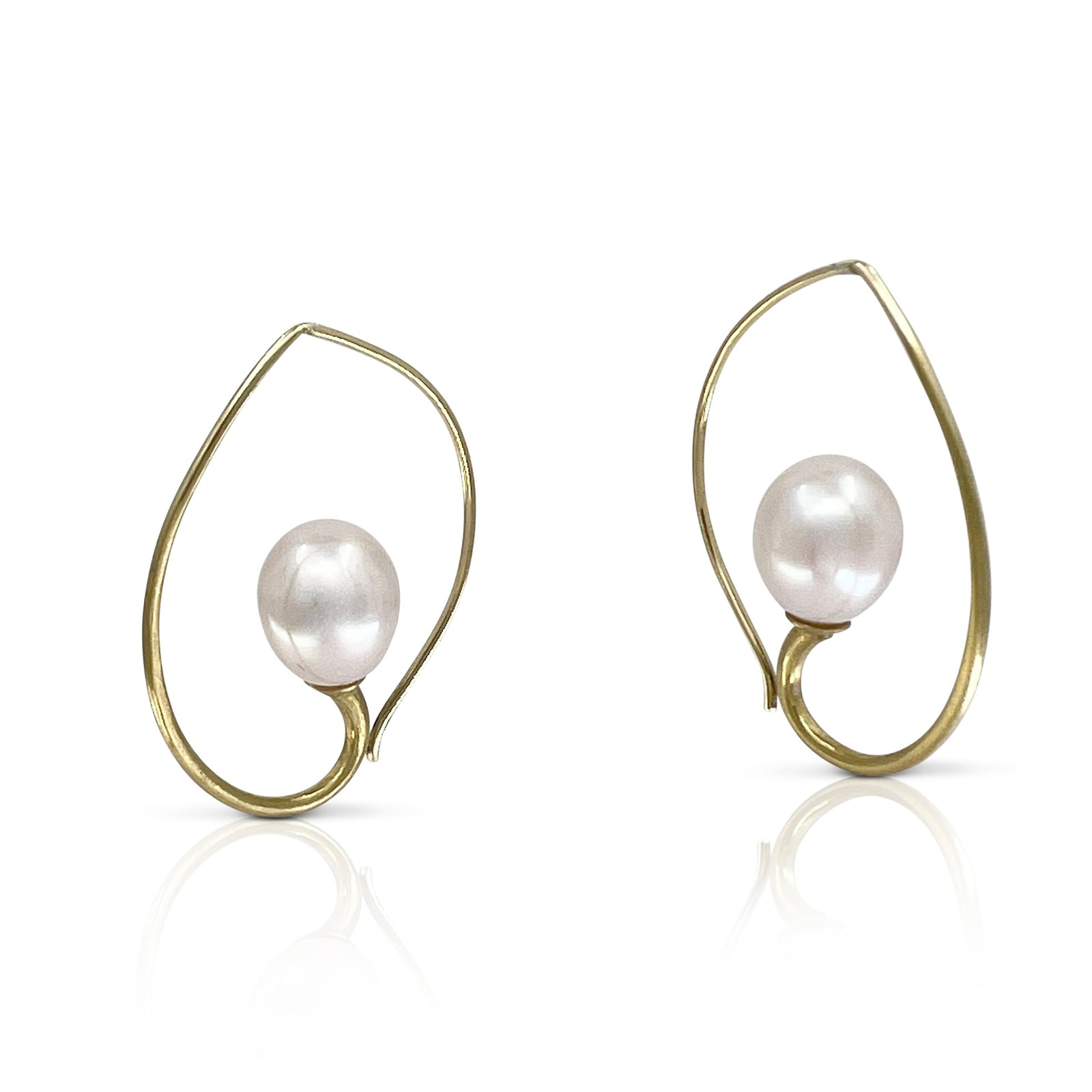 Inverted Drop Earrings in 18K Gold with Fresh Water Pearls