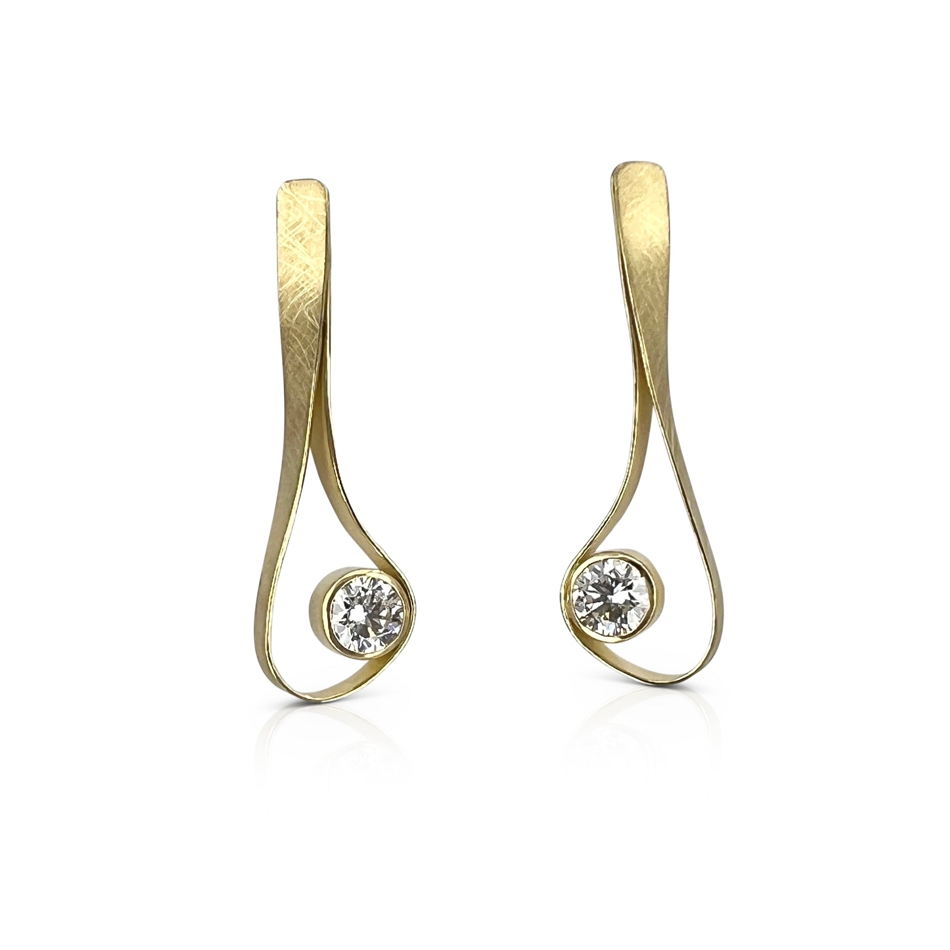 Ribbon earrings in 18K gold with lab diamonds 30mm length