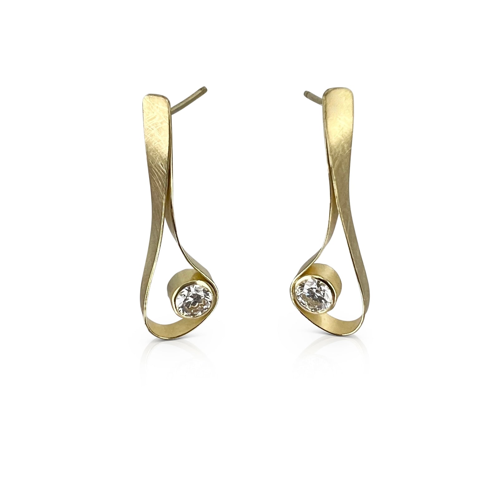 Ribbon earrings in 18K gold with lab diamonds 30mm length