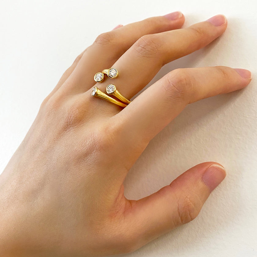 Shooting Stars double layer Ring with four diamonds in 18K gold or platinum by Ayesha Mayadas shown on modelinum shown on model by Ayesha Mayadas