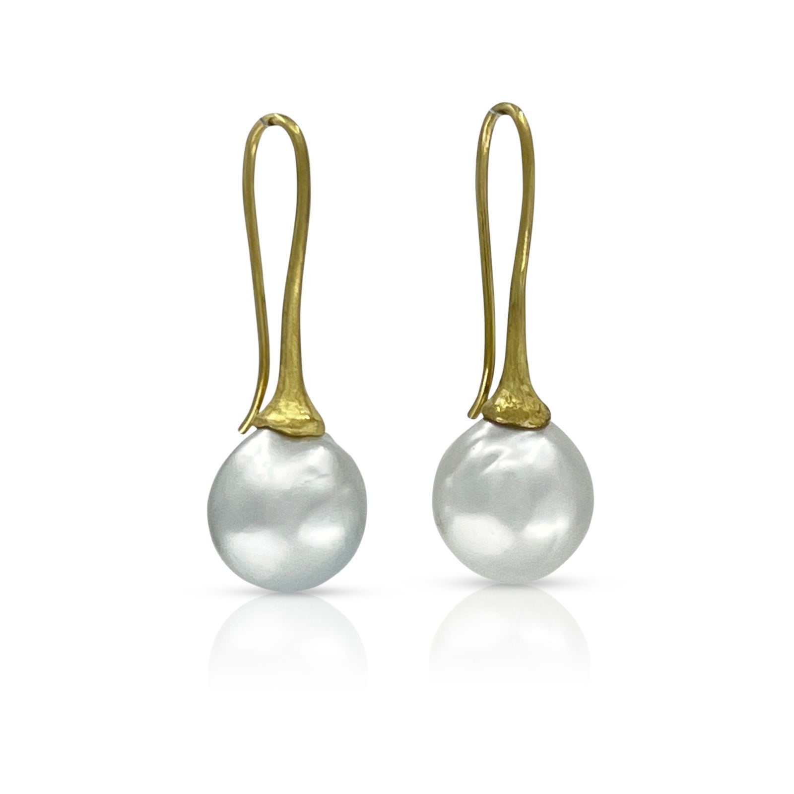Slender drop earrings in 18K yellow gold with white to gray South Sea pearls by Ayesha Mayadas