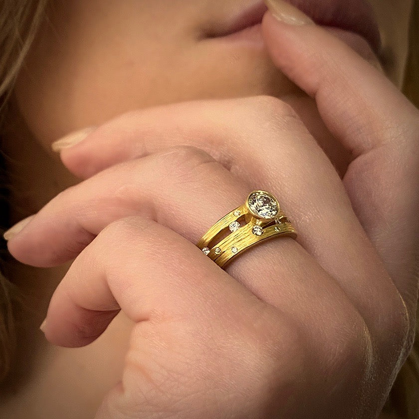 Triple Wave Band in Gold with Diamonds and center mounting