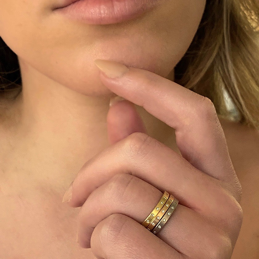 Twinkle Band with diamonds in 18K Gold