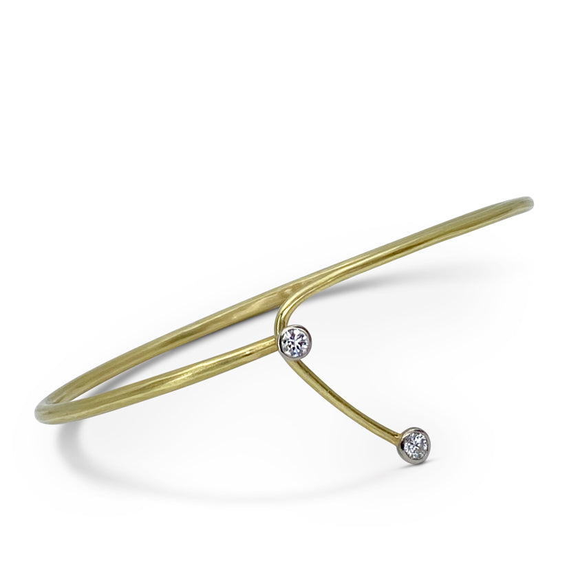 Lasso cuff in 18K gold with 2 diamonds