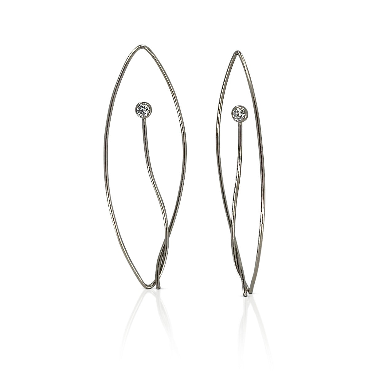 Iris Earrings in 18K gold with Diamonds