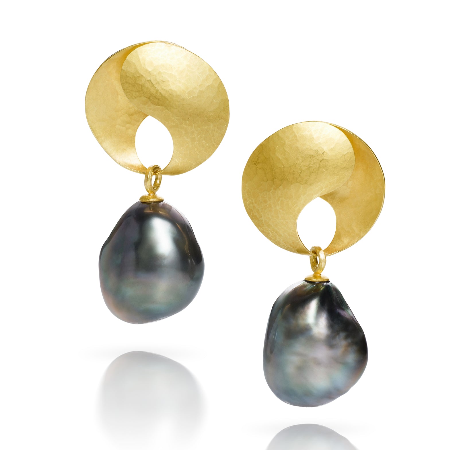 Yin Yang earrings in 18K yellow gold and Tahitian pearl