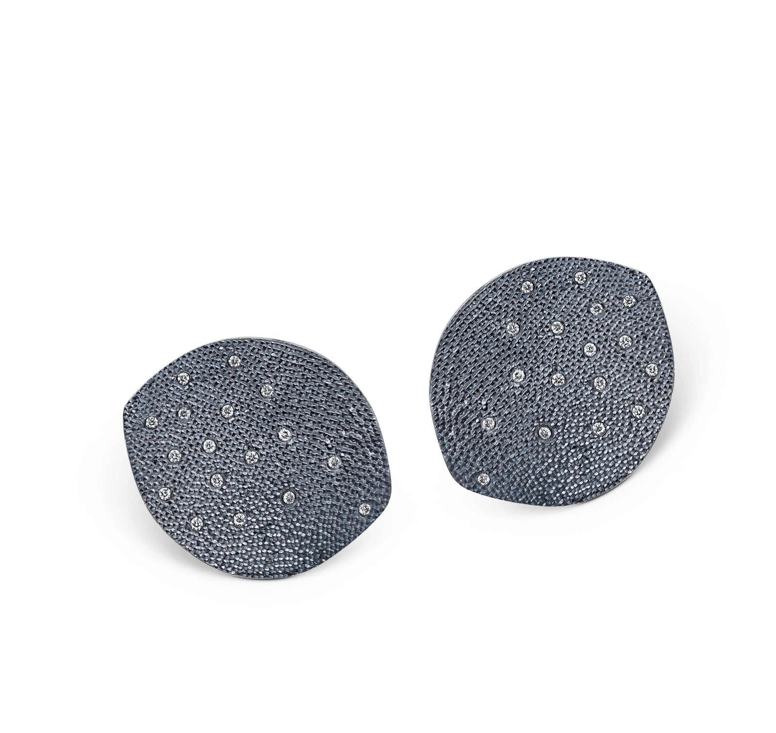 Leaf earrings in sterling silver with diamonds