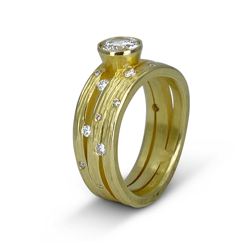 Triple Wave Band in Gold with Diamonds and center mounting